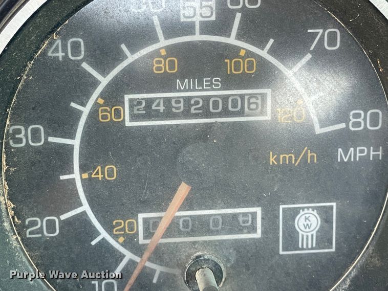 image for item DN5037 1988 Kenworth T800  truck cab and chassis