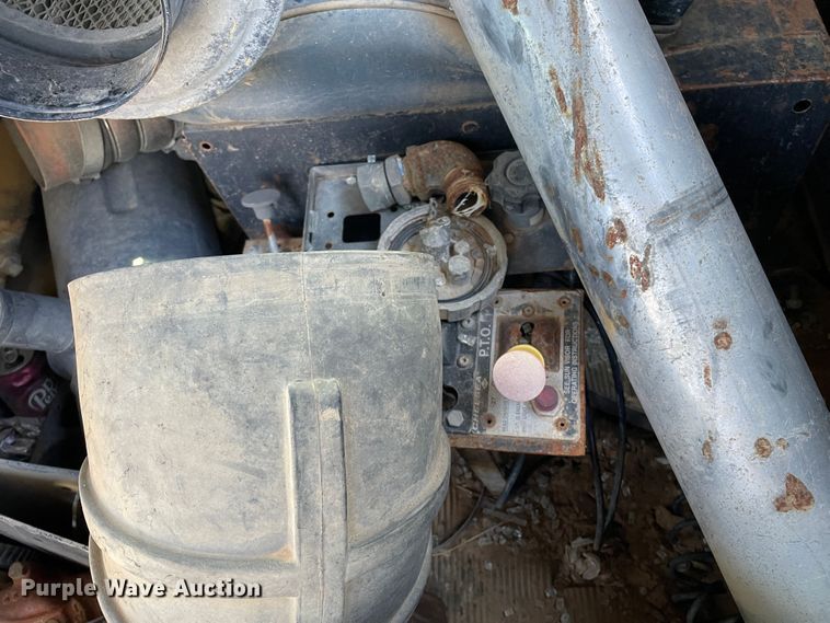 image for item DN5037 1988 Kenworth T800  truck cab and chassis