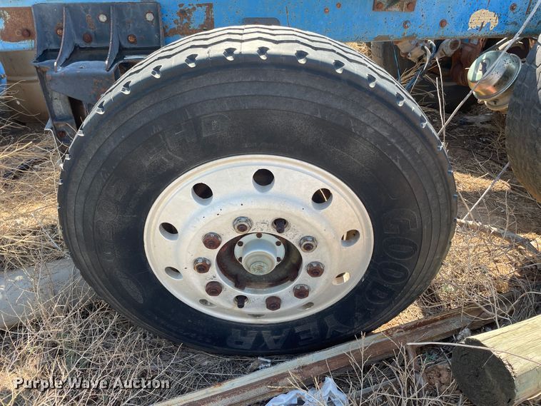 image for item DN5037 1988 Kenworth T800  truck cab and chassis