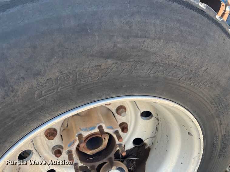 image for item DN5037 1988 Kenworth T800  truck cab and chassis