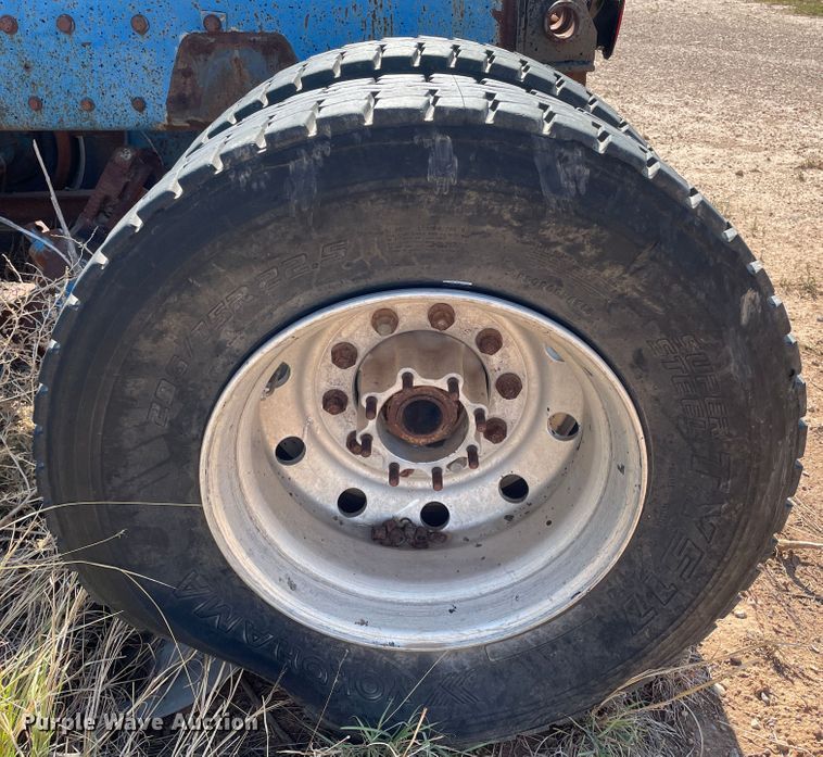 image for item DN5037 1988 Kenworth T800  truck cab and chassis