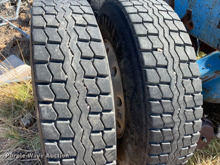 image for item DN5037 1988 Kenworth T800  truck cab and chassis