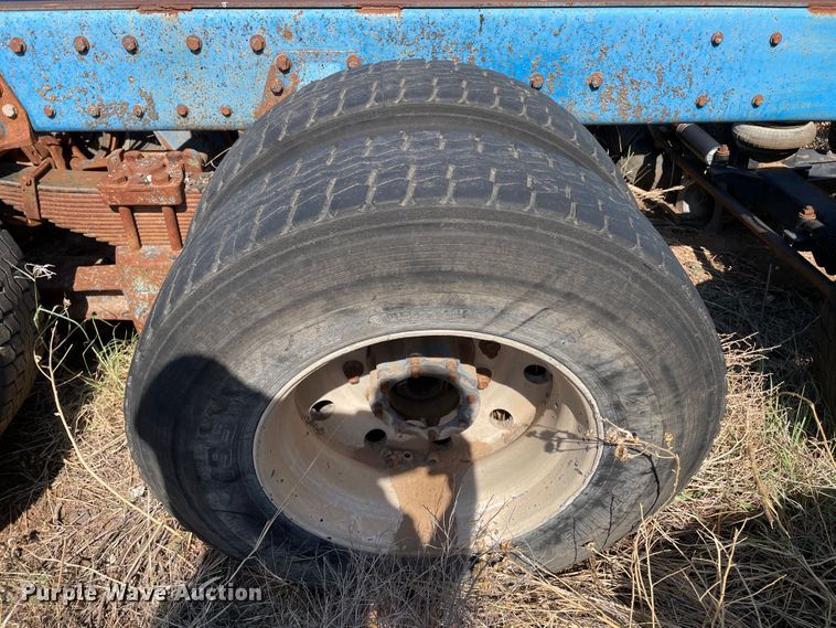 image for item DN5037 1988 Kenworth T800  truck cab and chassis