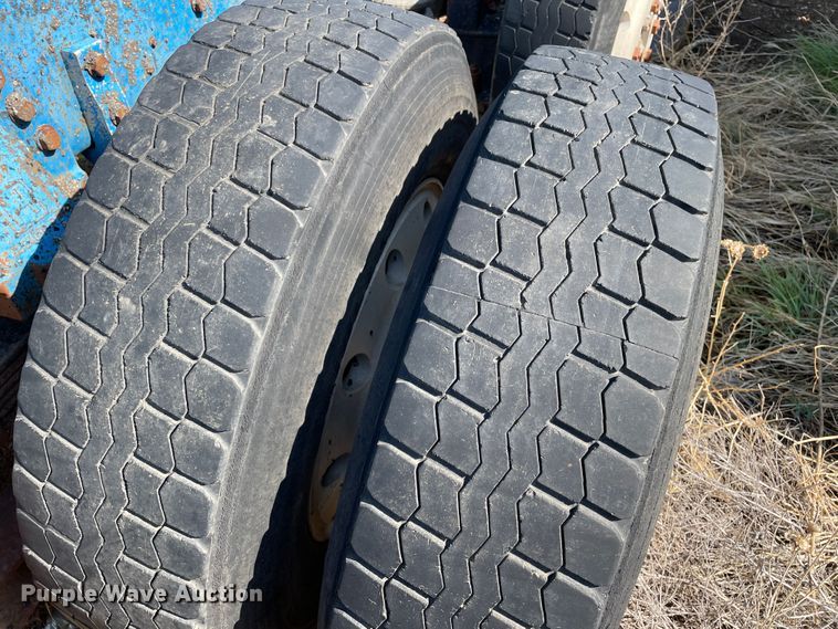 image for item DN5037 1988 Kenworth T800  truck cab and chassis