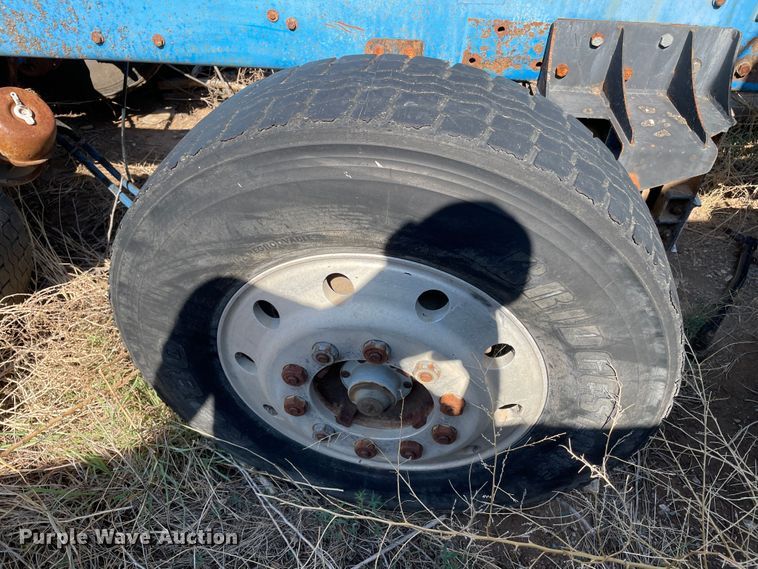 image for item DN5037 1988 Kenworth T800  truck cab and chassis