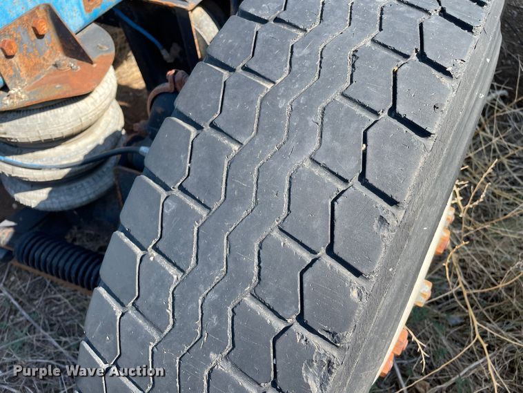 image for item DN5037 1988 Kenworth T800  truck cab and chassis