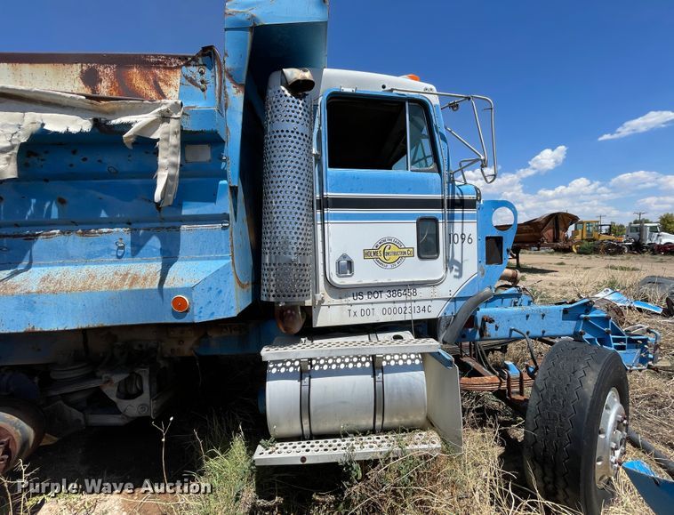 image for item DN5042 1988 Kenworth T800  dump truck