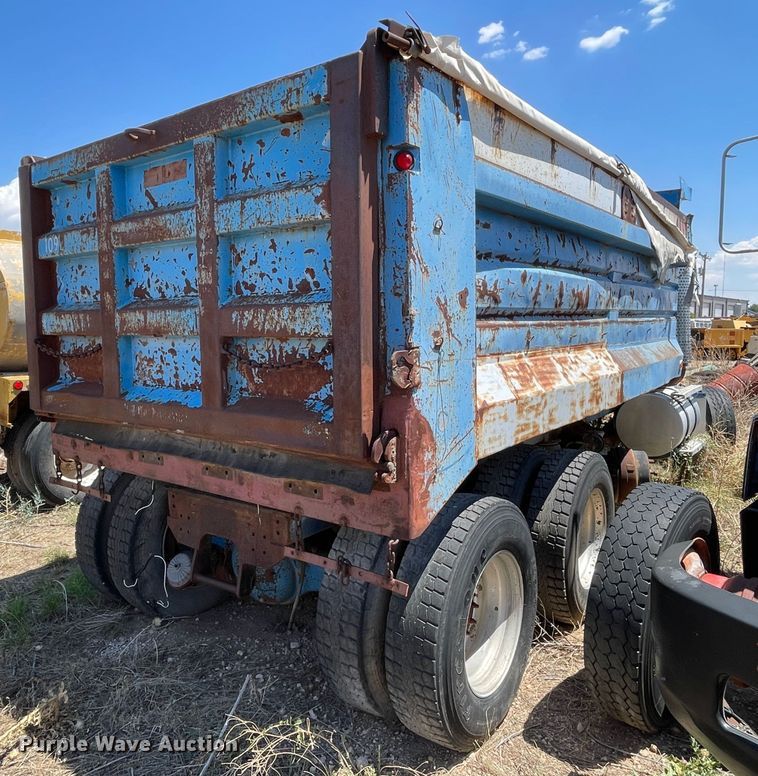 image for item DN5042 1988 Kenworth T800  dump truck