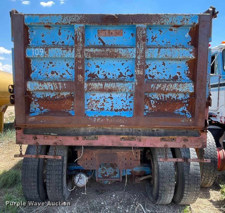 image for item DN5042 1988 Kenworth T800  dump truck