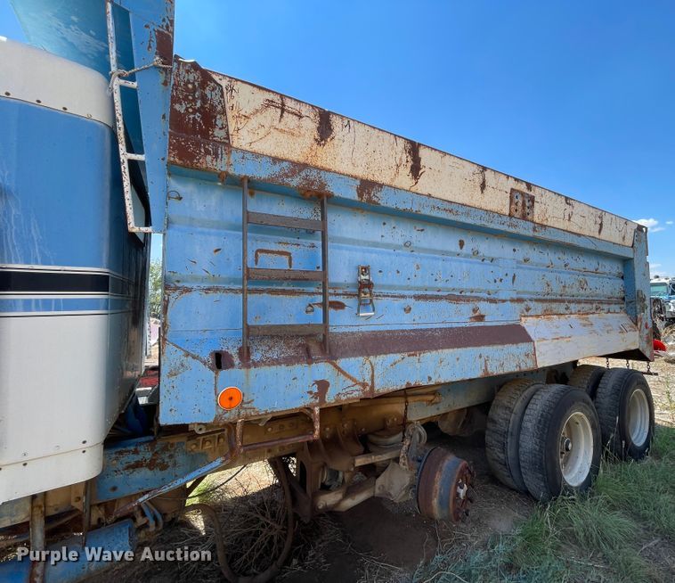 image for item DN5042 1988 Kenworth T800  dump truck