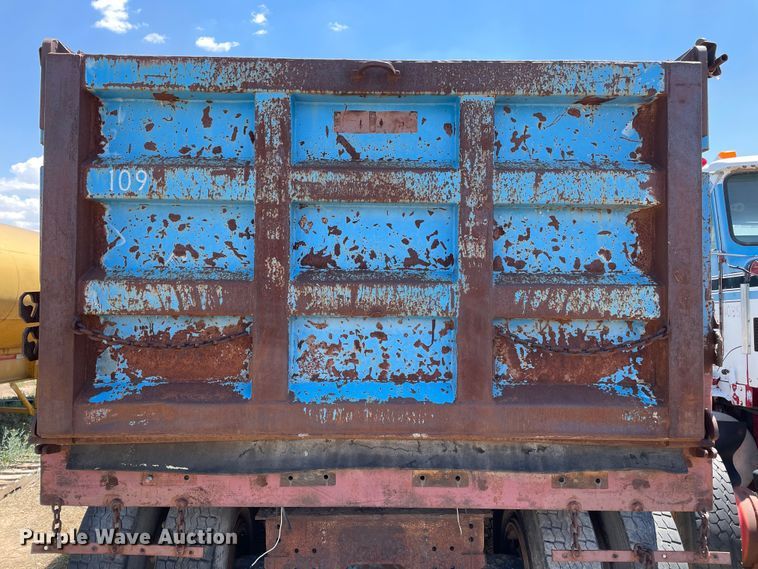 image for item DN5042 1988 Kenworth T800  dump truck