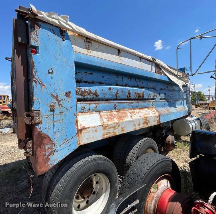 image for item DN5042 1988 Kenworth T800  dump truck