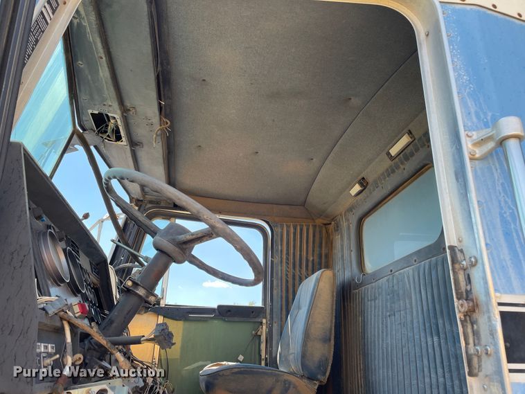 image for item DN5042 1988 Kenworth T800  dump truck