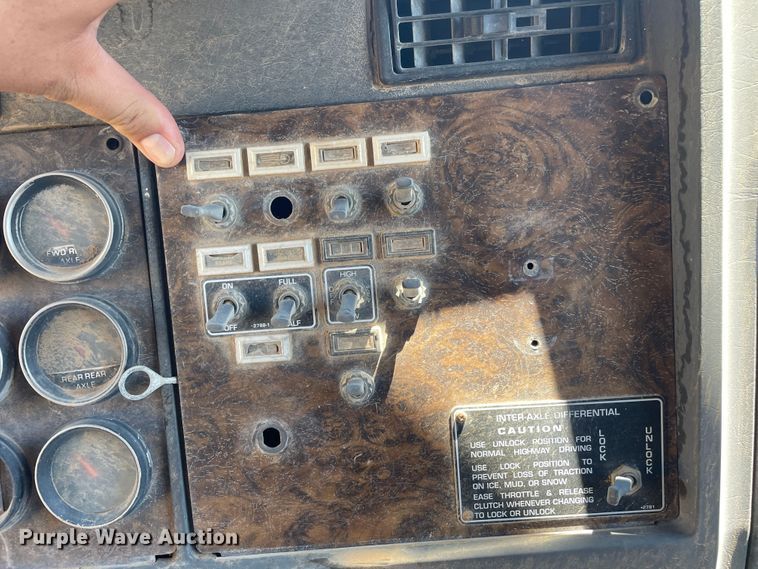 image for item DN5042 1988 Kenworth T800  dump truck