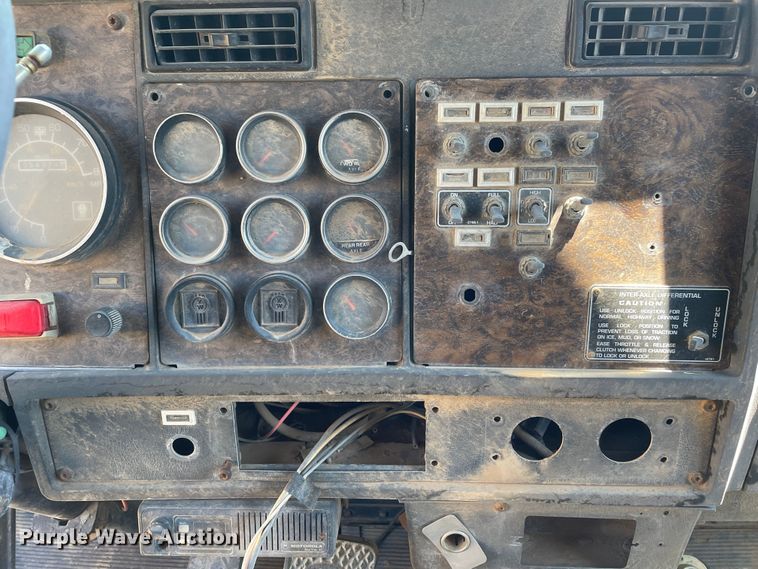 image for item DN5042 1988 Kenworth T800  dump truck