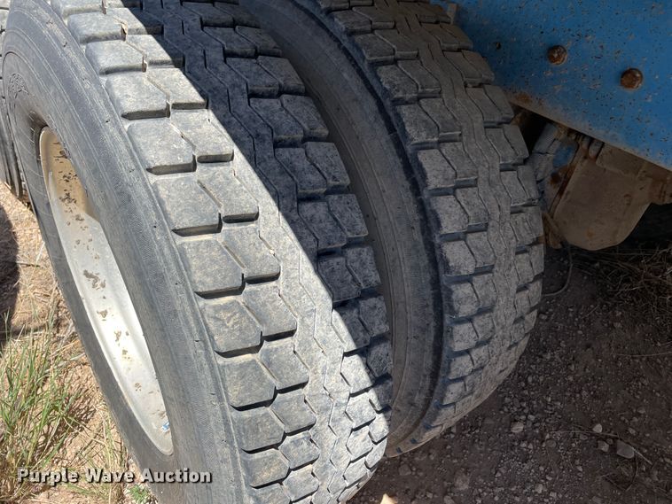 image for item DN5042 1988 Kenworth T800  dump truck