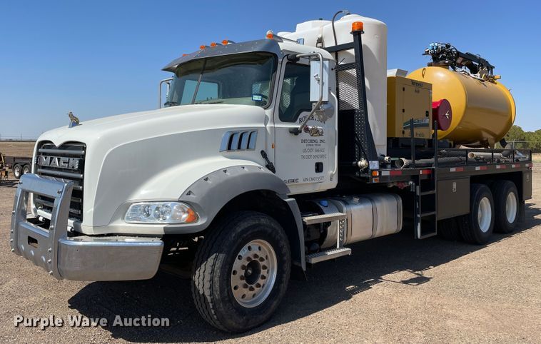image for item DN5056 2012 Mack GU813  hydrovac truck