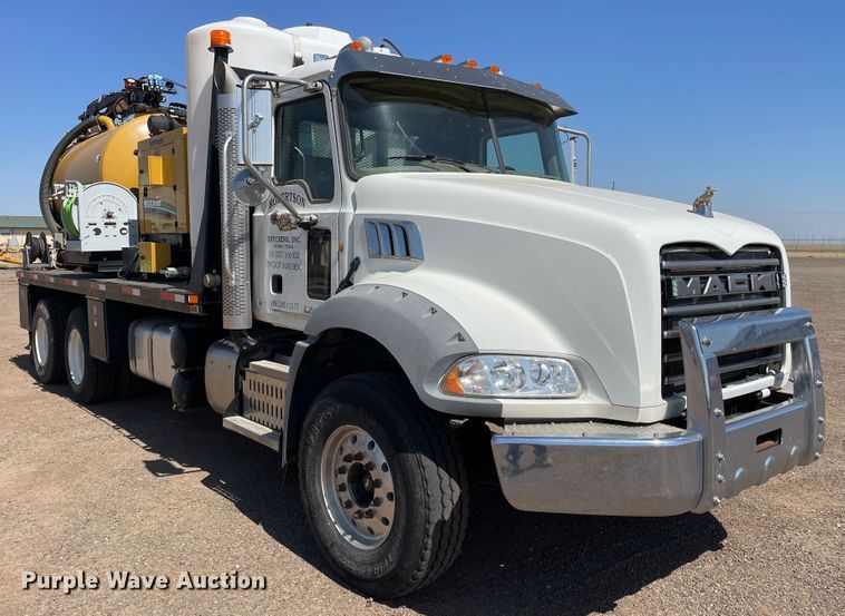 image for item DN5056 2012 Mack GU813  hydrovac truck