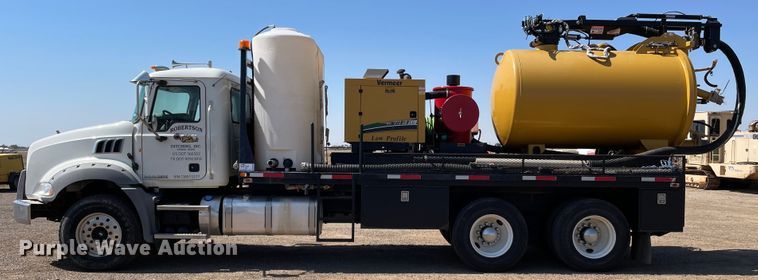 image for item DN5056 2012 Mack GU813  hydrovac truck