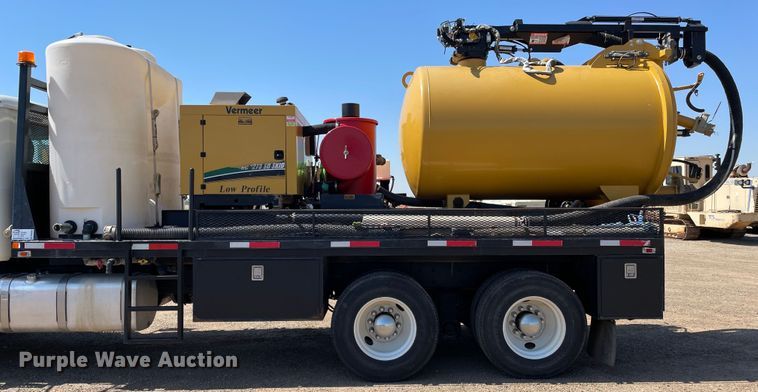 image for item DN5056 2012 Mack GU813  hydrovac truck