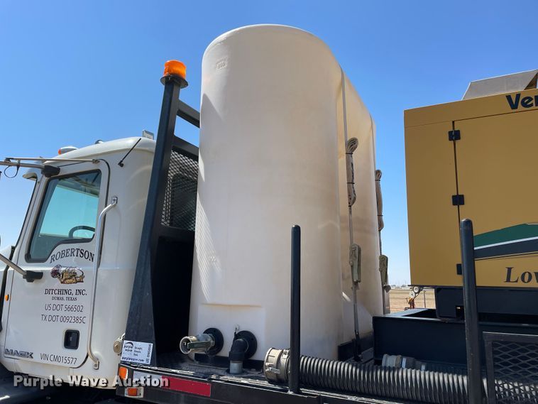 image for item DN5056 2012 Mack GU813  hydrovac truck