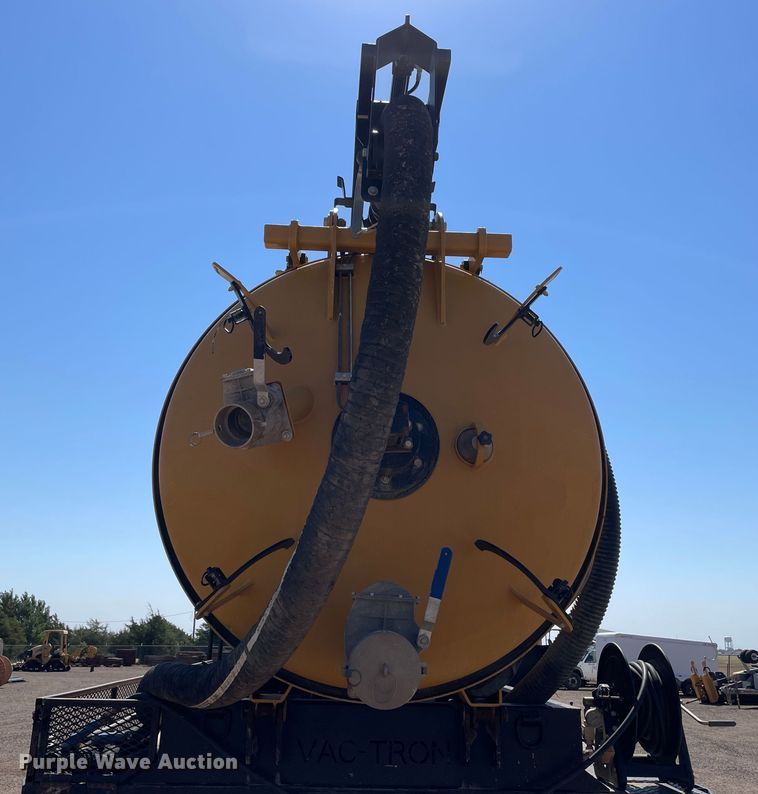 image for item DN5056 2012 Mack GU813  hydrovac truck