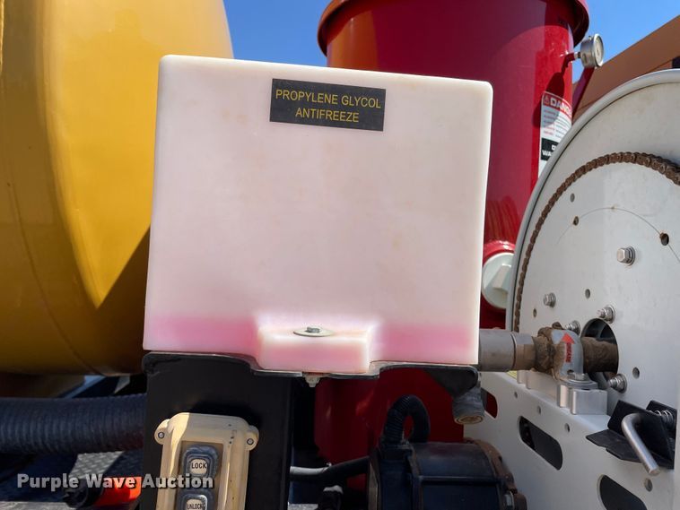 image for item DN5056 2012 Mack GU813  hydrovac truck