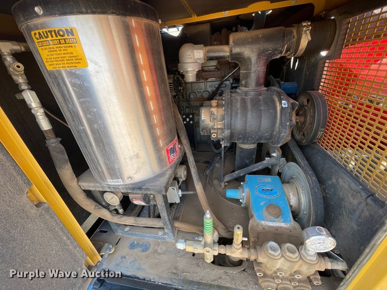 image for item DN5056 2012 Mack GU813  hydrovac truck