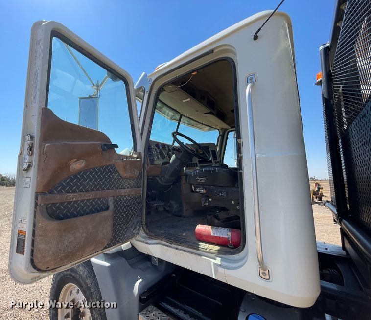 image for item DN5056 2012 Mack GU813  hydrovac truck