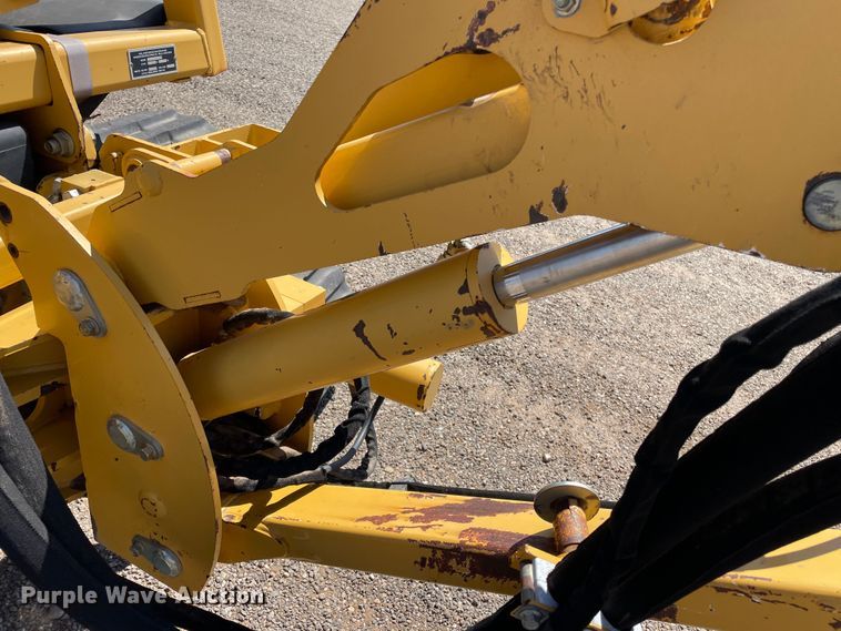 image for item DN5057 2009 Vermeer RTX750  vibratory cable plow