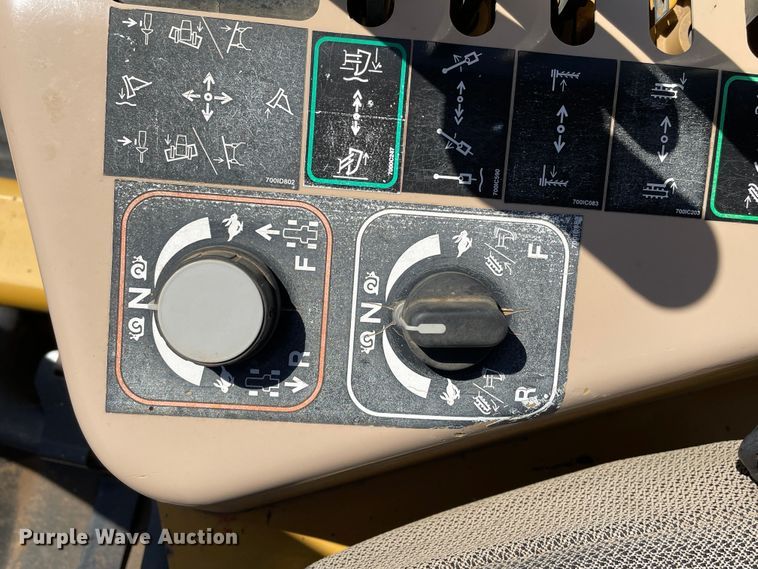 image for item DN5057 2009 Vermeer RTX750  vibratory cable plow