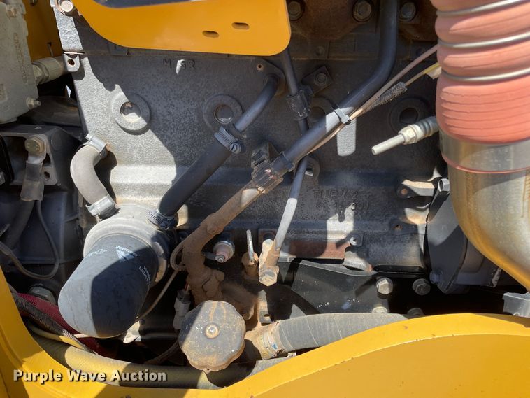 image for item DN5057 2009 Vermeer RTX750  vibratory cable plow