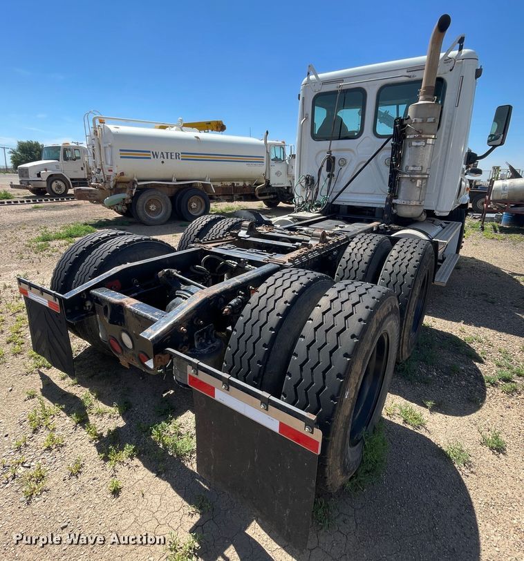 image for item DN5065 2010 Freightliner Cascadia 113  semi truck