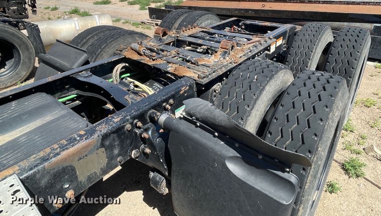 image for item DN5065 2010 Freightliner Cascadia 113  semi truck