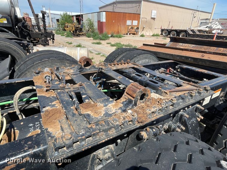 image for item DN5065 2010 Freightliner Cascadia 113  semi truck