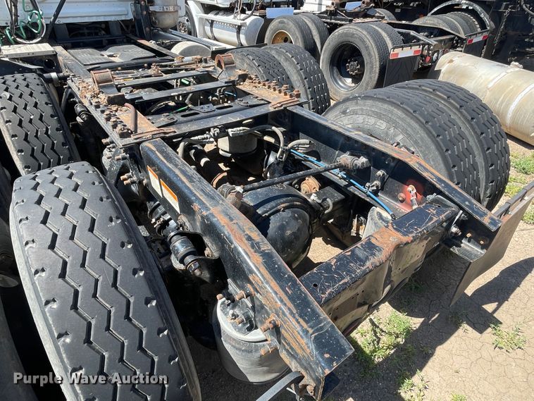 image for item DN5065 2010 Freightliner Cascadia 113  semi truck