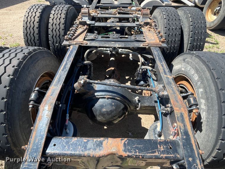 image for item DN5065 2010 Freightliner Cascadia 113  semi truck