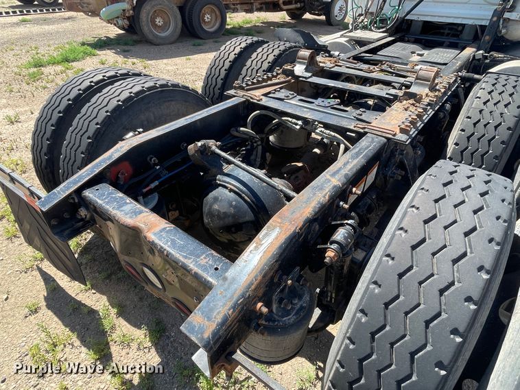 image for item DN5065 2010 Freightliner Cascadia 113  semi truck