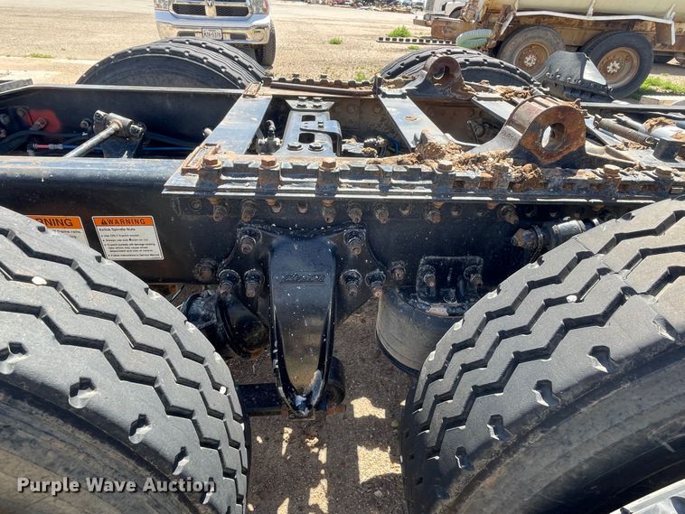 image for item DN5065 2010 Freightliner Cascadia 113  semi truck