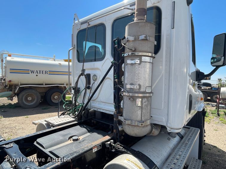 image for item DN5065 2010 Freightliner Cascadia 113  semi truck