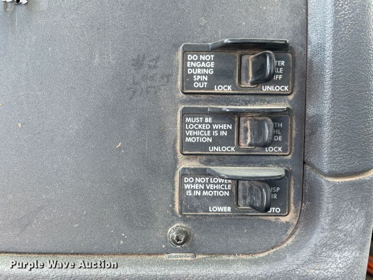 image for item DN5065 2010 Freightliner Cascadia 113  semi truck