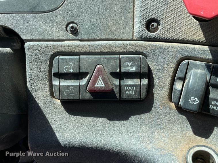 image for item DN5065 2010 Freightliner Cascadia 113  semi truck