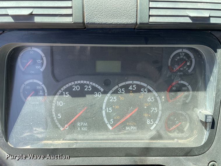 image for item DN5065 2010 Freightliner Cascadia 113  semi truck