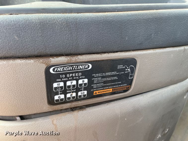 image for item DN5065 2010 Freightliner Cascadia 113  semi truck