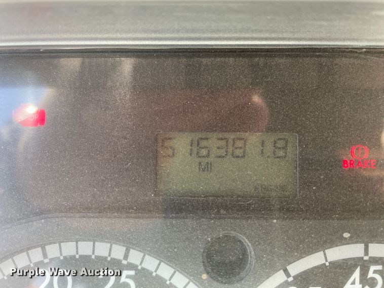 image for item DN5065 2010 Freightliner Cascadia 113  semi truck