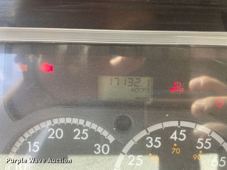 image for item DN5065 2010 Freightliner Cascadia 113  semi truck