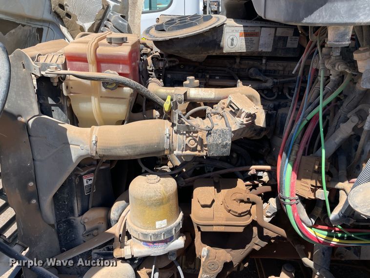 image for item DN5065 2010 Freightliner Cascadia 113  semi truck