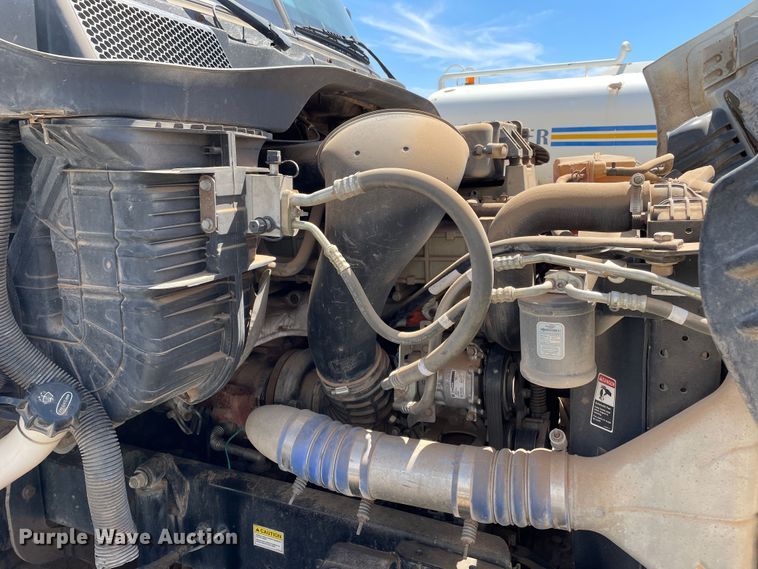 image for item DN5065 2010 Freightliner Cascadia 113  semi truck