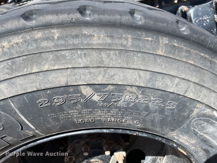 image for item DN5065 2010 Freightliner Cascadia 113  semi truck