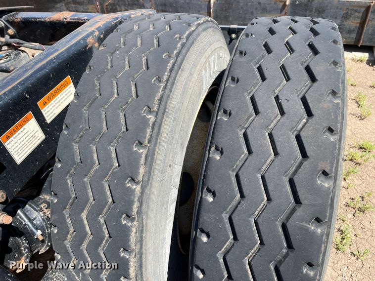 image for item DN5065 2010 Freightliner Cascadia 113  semi truck